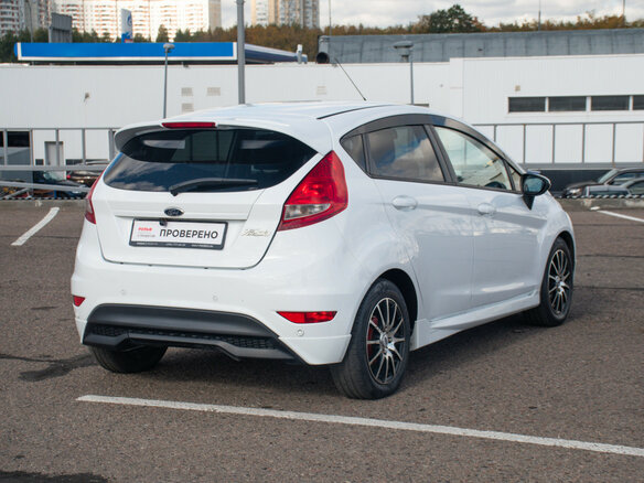 2011 Ford Fiesta Mk6, белый, 559000 рублей - вид 4