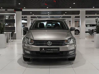 2017 Volkswagen Polo V Рестайлинг, бежевый, 1145000 рублей, вид 3