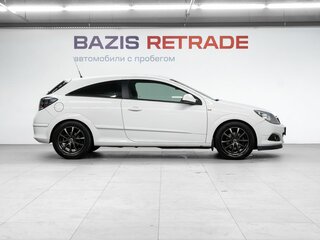 2010 Opel Astra GTC H Рестайлинг, белый, 700000 рублей, вид 4