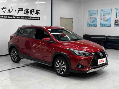 2022 Toyota Yaris L XP150 Рестайлинг, красный, 1330000 рублей, вид 3