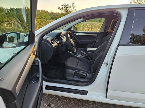2018 Skoda Octavia III (A7) Рестайлинг, белый, 1350000 рублей - вид 4