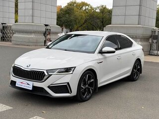 2022 Skoda Octavia IV (A8), белый, 1870000 рублей, вид 1