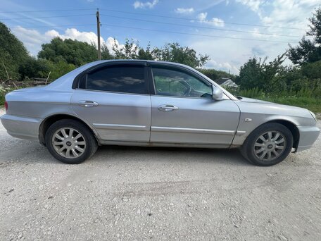 2004 Hyundai Sonata ТагАЗ IV (EF) Рестайлинг, серебристый, 430000 рублей, вид 4
