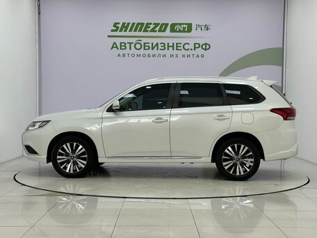 2022 Mitsubishi Outlander III Рестайлинг 3, белый, 2250000 рублей, вид 4