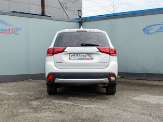 2017 Mitsubishi Outlander III Рестайлинг 2, белый, 1450000 рублей, вид 3