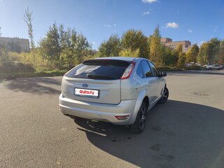 2010 Ford Focus II Рестайлинг, серебристый, 480000 рублей, вид 3