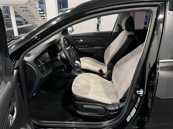 2018 Kia Rio IV, чёрный, 1095000 рублей - вид 15