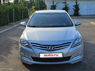2015 Hyundai Solaris I Рестайлинг, серебристый, 1280000 рублей, вид 2