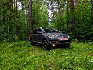 2009 Volkswagen Touareg I Рестайлинг, чёрный, 1000000 рублей, вид 5