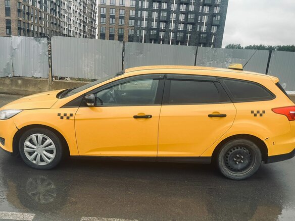 2016 Ford Focus III Рестайлинг, жёлтый, 415000 рублей - вид 1