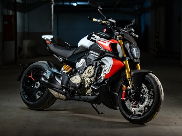 2026 Ducati Diavel V4, белый, 4350000 рублей