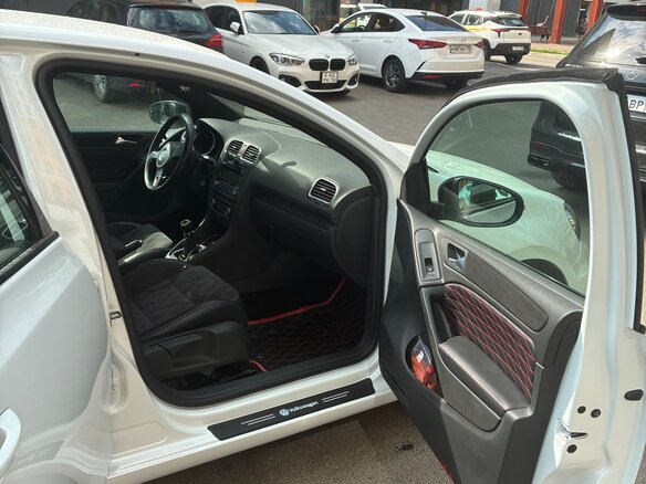 2011 Volkswagen Golf VI, белый, 950000 рублей - вид 4