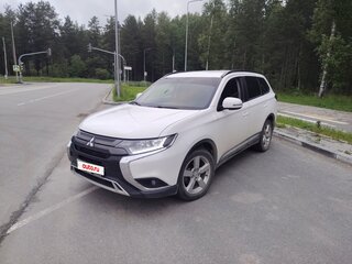 2022 Mitsubishi Outlander III Рестайлинг 3, белый, 2650000 рублей, вид 1