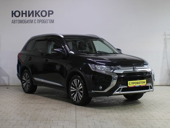2018 Mitsubishi Outlander III Рестайлинг 3, чёрный, 1929000 рублей - вид 2