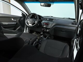2017 Kia Rio III Рестайлинг, белый, 805000 рублей, вид 5