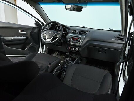 2017 Kia Rio III Рестайлинг, белый, 805000 рублей, вид 5