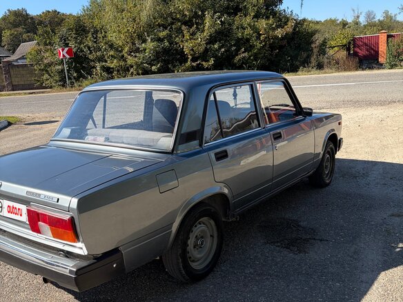 2010 Lada (ВАЗ) 2105, серый, 250000 рублей - вид 1