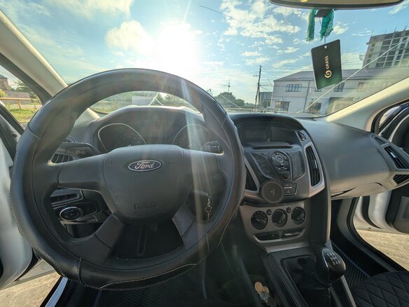 2011 Ford Focus III, белый, 550000 рублей - вид 9