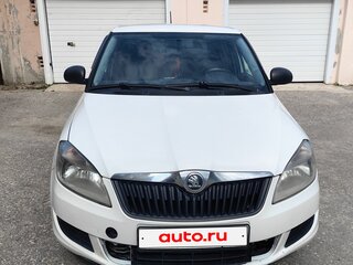 2013 Skoda Fabia II Рестайлинг, белый, 380000 рублей, вид 1
