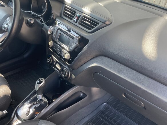 2013 Kia Rio 4-speed III, бежевый, 1020000 рублей - вид 6