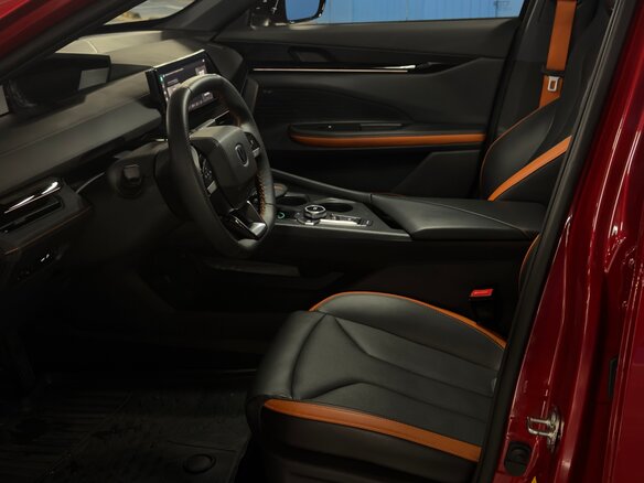 2024 Changan UNI-V I, красный, 2980000 рублей - вид 4