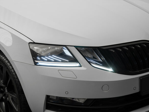 2017 Skoda Octavia III (A7) Рестайлинг, белый, 2120000 рублей - вид 6