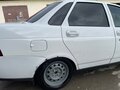 2013 Lada (ВАЗ) Priora I Рестайлинг, белый, 380000 рублей - вид 2