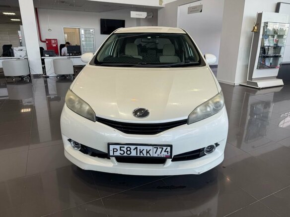 2010 Toyota Wish II, белый - вид 1