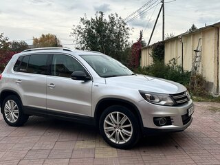 2013 Volkswagen Tiguan I Рестайлинг, серебристый, 1590000 рублей, вид 1