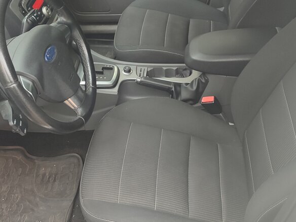 2010 Ford Focus II Рестайлинг, белый, 950000 рублей - вид 2