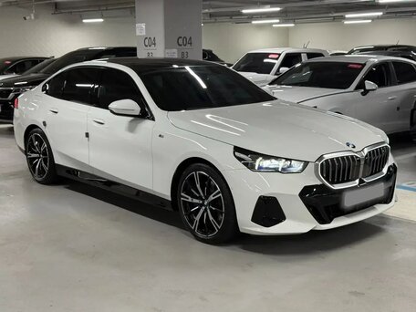 2024 BMW 5 серии 530i xDrive VIII (G60/G61/G68), белый, 6970000 рублей, вид 3