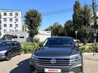 2019 Volkswagen Touareg III, серый, 5400000 рублей, вид 2