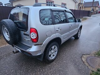 2011 Chevrolet Niva I Рестайлинг, серебристый, 370000 рублей, вид 5