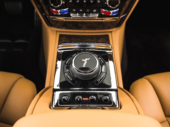 2024 Rolls-Royce Phantom VIII Рестайлинг (Series II), чёрный, 80000000 рублей - вид 17