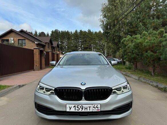2019 BMW 5 серии 520d xDrive VII (G30/G31/G38), серый - вид 4