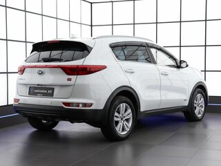 2018 Kia Sportage IV Рестайлинг, белый, 2229000 рублей, вид 4