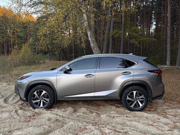 2018 Lexus NX 300 I Рестайлинг, серебристый, 3700000 рублей - вид 4