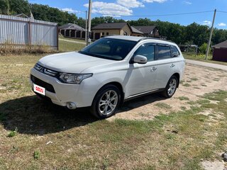2013 Mitsubishi Outlander III, белый, 1050000 рублей, вид 1