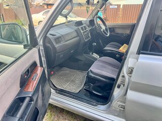 2003 Mitsubishi Pajero iO, серый, 550000 рублей, вид 5