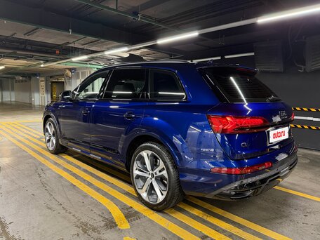 2022 Audi Q7 55 TFSI II (4M) Рестайлинг, синий, 9000000 рублей, вид 2