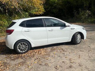 2015 Kia Rio III Рестайлинг, белый, 749000 рублей, вид 4