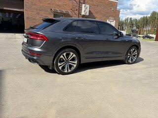 2019 Audi Q8 55 TFSI I (4M), серый, 7250000 рублей, вид 4