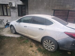 2013 Opel Astra J Рестайлинг, белый, 295000 рублей, вид 3