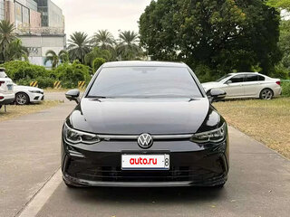 2023 Volkswagen Golf VIII, чёрный, 1610000 рублей, вид 2