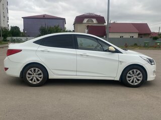 2015 Hyundai Solaris I Рестайлинг, белый, 850000 рублей, вид 4