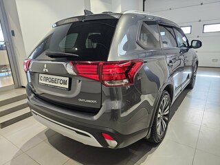2020 Mitsubishi Outlander III Рестайлинг 3, серый, 1699000 рублей, вид 4
