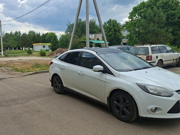 2011 Ford Focus III, белый, 800000 рублей - вид 2