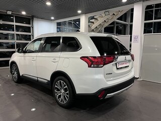 2016 Mitsubishi Outlander III Рестайлинг 2, белый, 1550000 рублей, вид 5