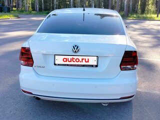 2016 Volkswagen Polo V Рестайлинг, белый, 800000 рублей, вид 3