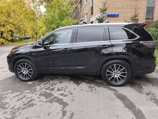 2018 Toyota Highlander III (XU50) Рестайлинг, чёрный, 3550000 рублей, вид 3